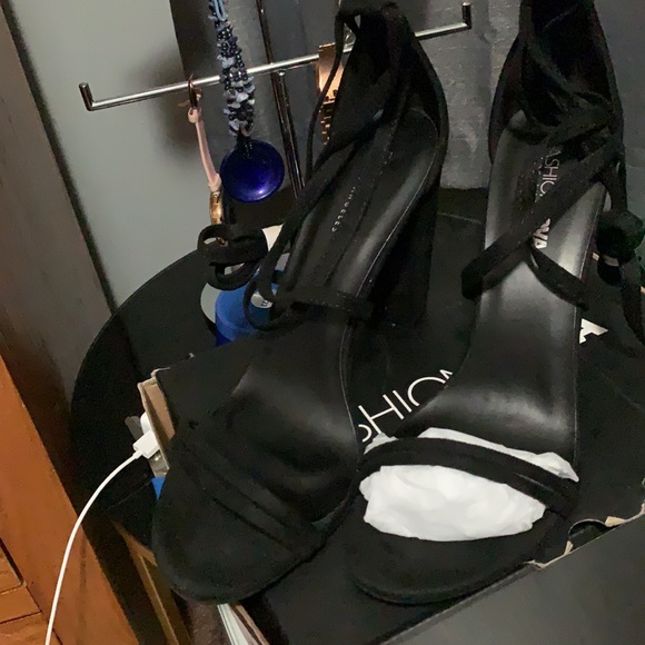 Black Wrap Heels - Picture 3 of 3